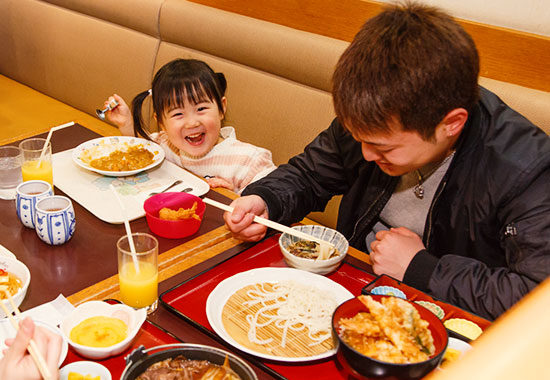 写真：家族三世代で楽しめる温かい雰囲気