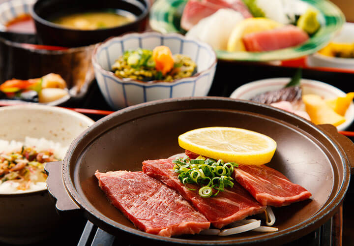 写真：ハレの日を華やかに演出する御膳料理